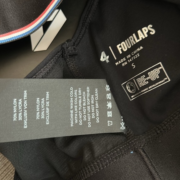 FOURLAPS Black Sports Bra S NWT - Picture 3 of 4